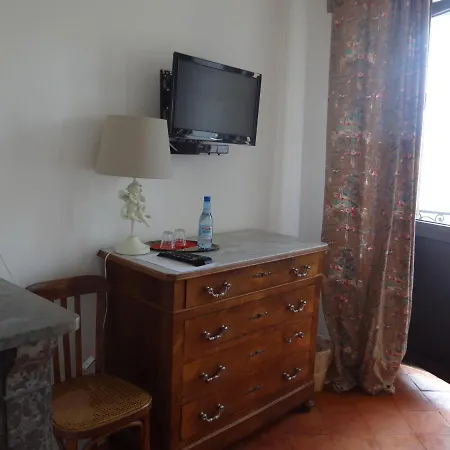 La Grande Maison Bed & Breakfast