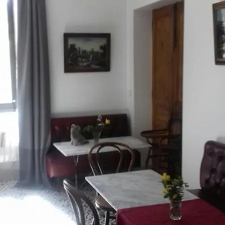 Couette-café La Grande Maison 3*