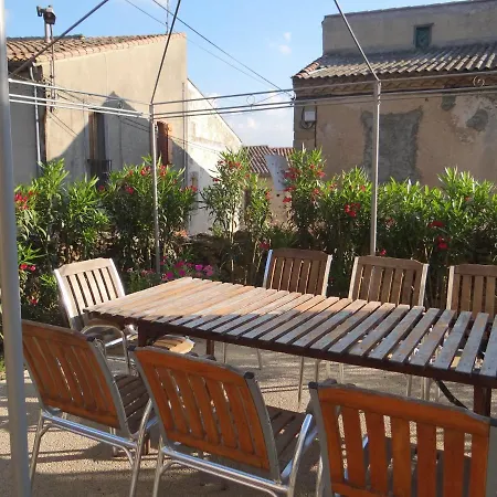 La Grande Maison Bed & Breakfast 3*
