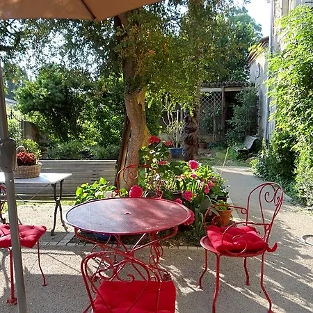La Grande Maison Couette-café 3*